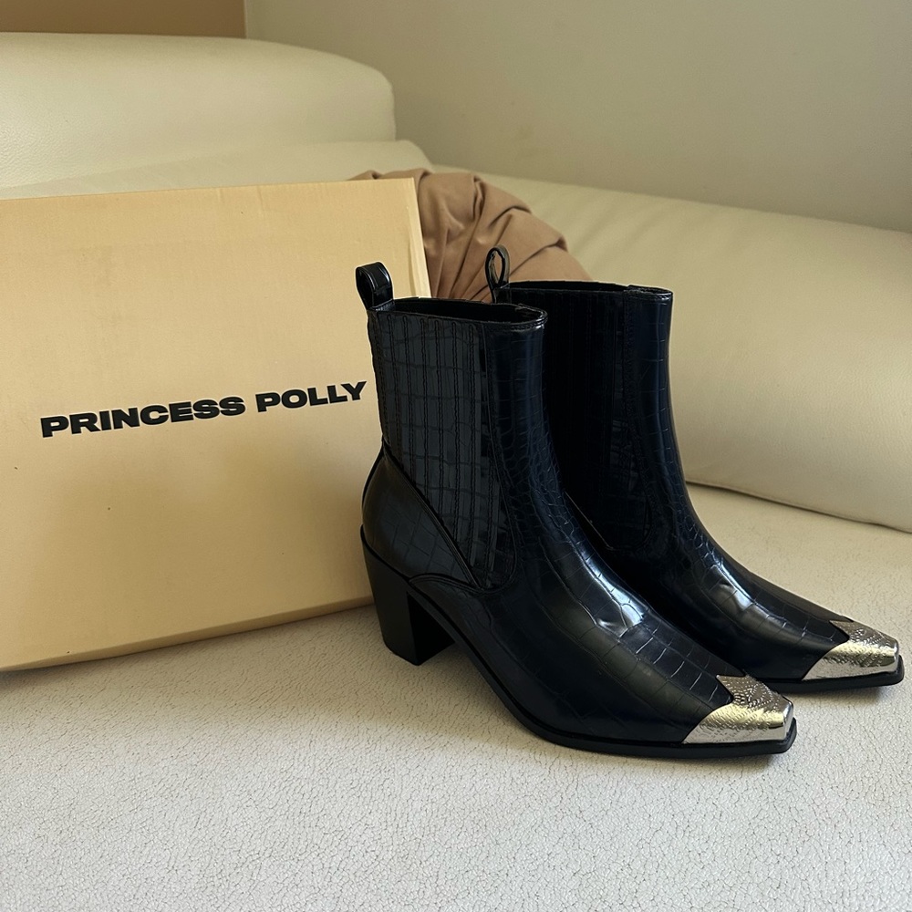 “NEVER WORN” Princess Polly boots